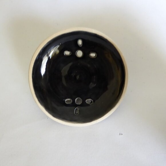 NEW ARTIFACT POTTERY HANDCRAFTED GOTH CERAMIC VAMPIRE BAT DRACULA GARLIC KEEPER - Picture 9 of 16